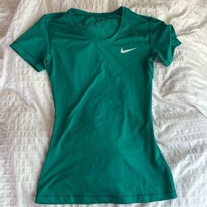 Green Nike tee size S